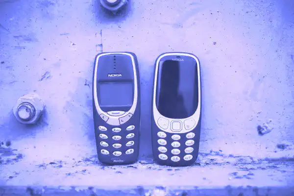  Nokia 3310 old and new